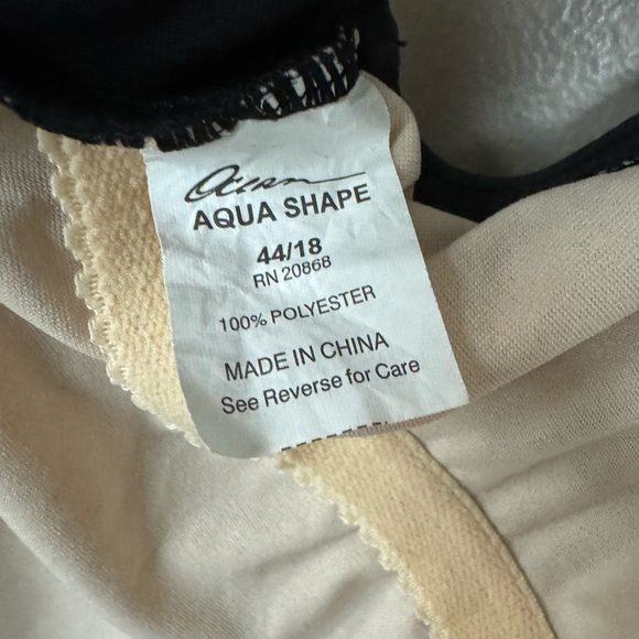 EUC Ocean Women’s Size 44 / 18 / XL Swim Bathing Suit Black Stretchy One Piece - Picture 9 of 10